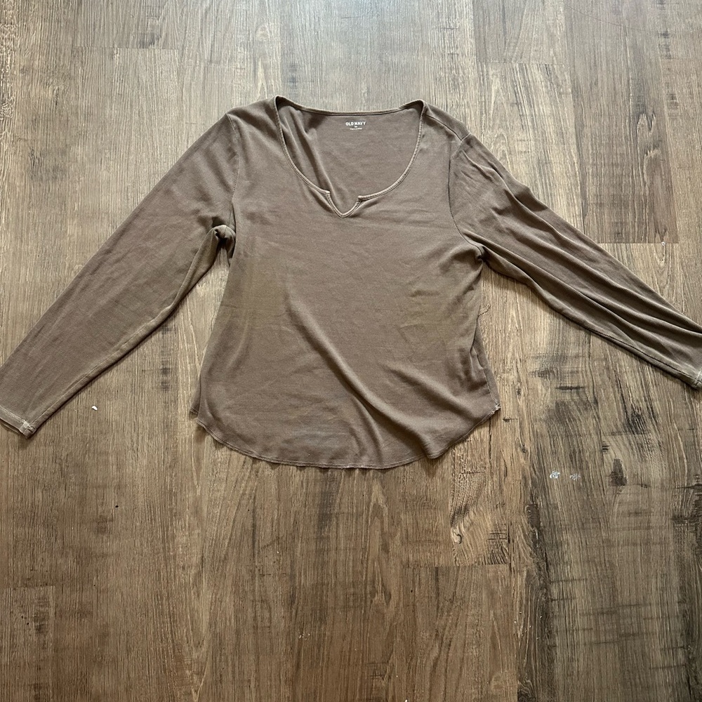 Old Navy Taupe Ribbed V-Neck